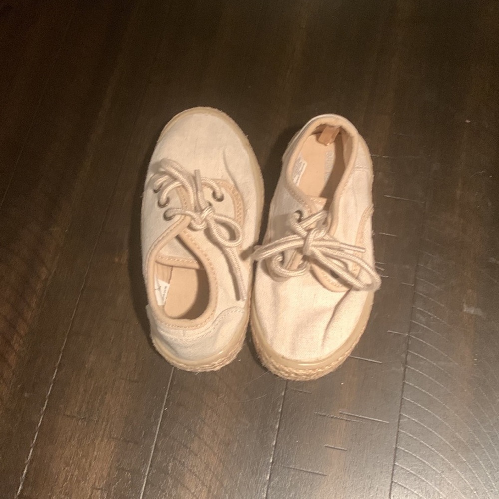 Girl size 8 tan skippy’s